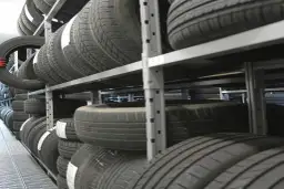 Opony na oś prowadzącą: Klucz do bezpieczeństwa i oszczędności