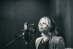 Ania Dąbrowska: 7 utworów, które musisz znać. Lista hitów artystki