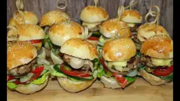 Gdzie kupić bułki do mini burgerów? Sprawdź najlepsze opcje!