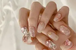 Jak przykleić cyrkonie na paznokcie, aby uzyskać trwały efekt?