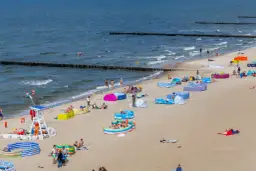 Gdzie najcieplejsza woda w Bałtyku? Odkryj najlepsze miejsca na lato