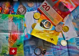 Czy warto spłacić kredyt we frankach? Uniknij dużych strat finansowych