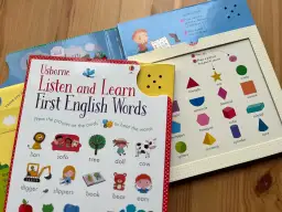 Książeczki Usborne "Listen and Learn First English Words" i inne bajki po angielsku do czytania, idealne do nauki słówek.