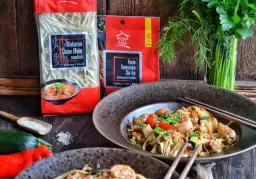 Makaron Chow Mein: Skład, Rodzaje i Sekrety Idealnej Tekstury