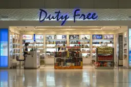 Co kupić na lotnisku, aby zaoszczędzić na popularnych produktach