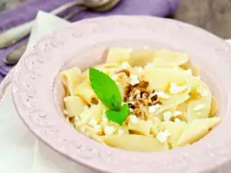 Prosty przepis na makaron z serem na słodko – smaczny deser w kilka minut