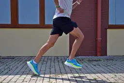 Czy w butach trailowych można biegać po asfalcie bez ryzyka?