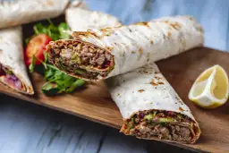 Ile kcal ma kebab w picie? Zaskakujące fakty o kaloriach