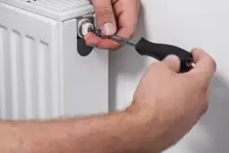 Jak odpowietrzyć grzejnik? Prosty poradnik krok po kroku
