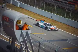 Ile kosztuje budowa toru wyścigowego? Szokujące wydatki, które musisz znać!