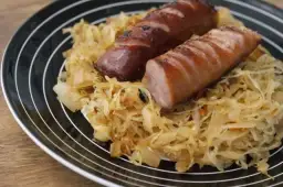 Kiełbasa bawarska: tradycyjny przepis i tajemnice jej smaku