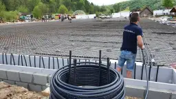 Ile kosztuje budowa lodowiska? Kluczowe czynniki wpływające na ceny.