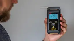 Kup alkomat: Gdzie, jaki i za ile? Ekspert radzi, jak wybrać