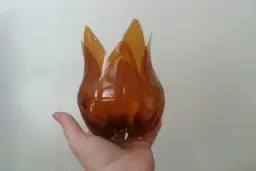 Jak zrobić tulipana z butelki - łatwy sposób na piękną dekorację