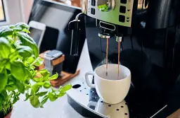 Najlepsza kawa do ekspresu De'Longhi – wybierz idealne ziarna dla siebie