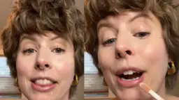 Kobieta pokazuje, jak ukryć pryszcza za pomocą korektora.