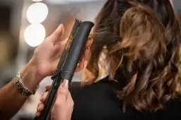 Prostownica do loków: wyczaruj idealne fale i utrwal je na długo!