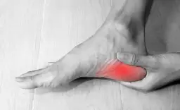 Ból pięty: poznaj przyczyny i skutki, które mogą cię zaskoczyć