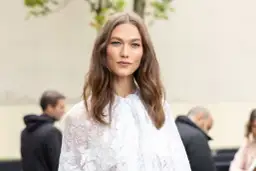 Najlepsze fryzury dla pociągłej twarzy: stylizacje i porady