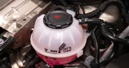 Ile płynu do chłodnicy Renault Clio? Sprawdź, by uniknąć problemów