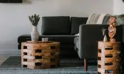 Jakie poduszki do czarnej kanapy? Odkryj idealne kolory i style