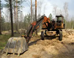 Ile kosztuje godzina pracy koparki? Ceny, które mogą zaskoczyć