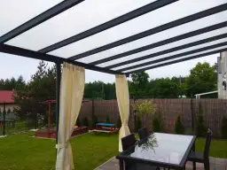 Poliwęglan: Co to jest? Właściwości, rodzaje i zastosowania