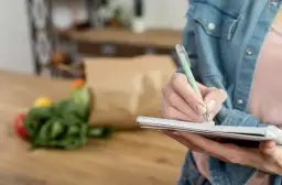 Jak kupować mądrze w 2025 roku – sprytne strategie na niższe rachunki i lepsze okazje