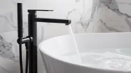 Czarna bateria wannowa Grohe: Elegancja w Twojej łazience