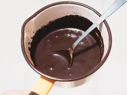 Idealny sos czekoladowy z kakao? Prosty przepis na gładki sos!