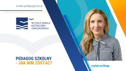 Uśmiechnięta kobieta na tle grafiki z logo uczelni i hasłem "Pedagog szkolny - jak nim zostać?". Dowiedz się więcej na blogu.