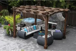 Pergola tarasowa drewniana: Jak zrobić ją samemu krok po kroku?