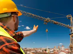 Jak zostać operatorem dźwigu? Kompletny przewodnik po uprawnieniach i zarobkach