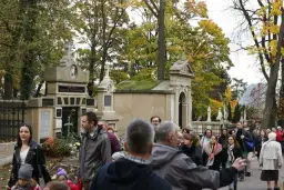 Jak dojechać na cmentarz salwator kraków - uniknij korków i utrudnień