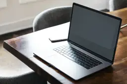 Ewolucja rozrywki online w Polsce: od pierwszych stron do VR