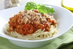 Pomysły na spaghetti, które zaskoczą Twoich gości i ułatwią gotowanie