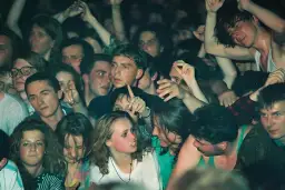 Lata 80. w Warszawie: Najlepsza impreza kluby, stroje, muzyka!