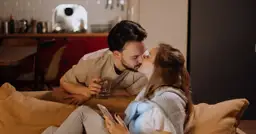  Najlepsze romantyczne seriale Netflix - lista hitów 2022