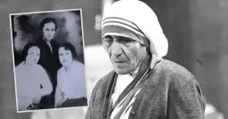 Matka Teresa w stroju zakonnym obok starego zdjęcia z rodziną.