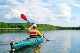 Instruktor kajakarstwa: ścieżka kariery, wymagania i uprawnienia