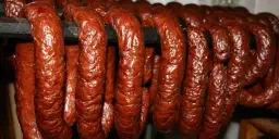 Jak przygotować kiełbasę z sarny - sprawdzony przepis na smaczną wędlinę