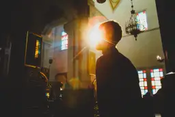 Kiedy msza sobotnia zastępuje niedzielną? Sprawdź ważne zasady