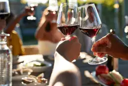 Jak obliczyć alkohol na wesele, aby nie przepłacić i nie zabrakło