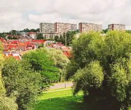 Jak szybko dojechać do osiedla Złotego Wieku w Krakowie? Sprawdź!