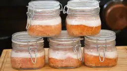 Jak skutecznie pasteryzować kiełbasę w słoiku na dłuższe przechowywanie