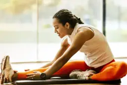 Jak rozciągać uda, aby uniknąć kontuzji i poprawić elastyczność