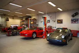 Ferrari czy Porsche: Który samochód sportowy wybrać i dlaczego?