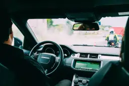 Zarobki kierowców Uber - poznaj realne stawki i koszty w Polsce