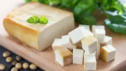 Wegański ser z czego powstaje? Odkryj składniki i ich właściwości