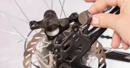 Jak wymienić klocki hamulcowe w rowerze - uniknij najczęstszych błędów